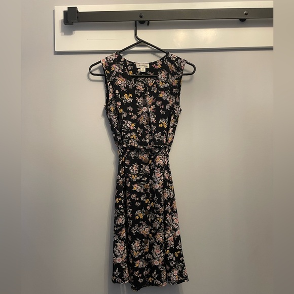 Monteau Girls Size XS Black Dress with Floral Pattern - Picture 2 of 5